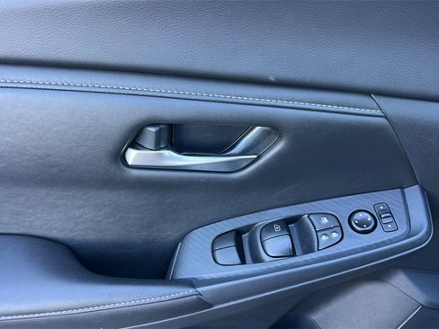 Used 2025 Nissan Sentra SV image 13