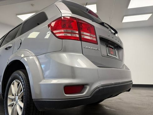Used 2017 Dodge Journey SE w/ Flexible Seating Group FWD image 22