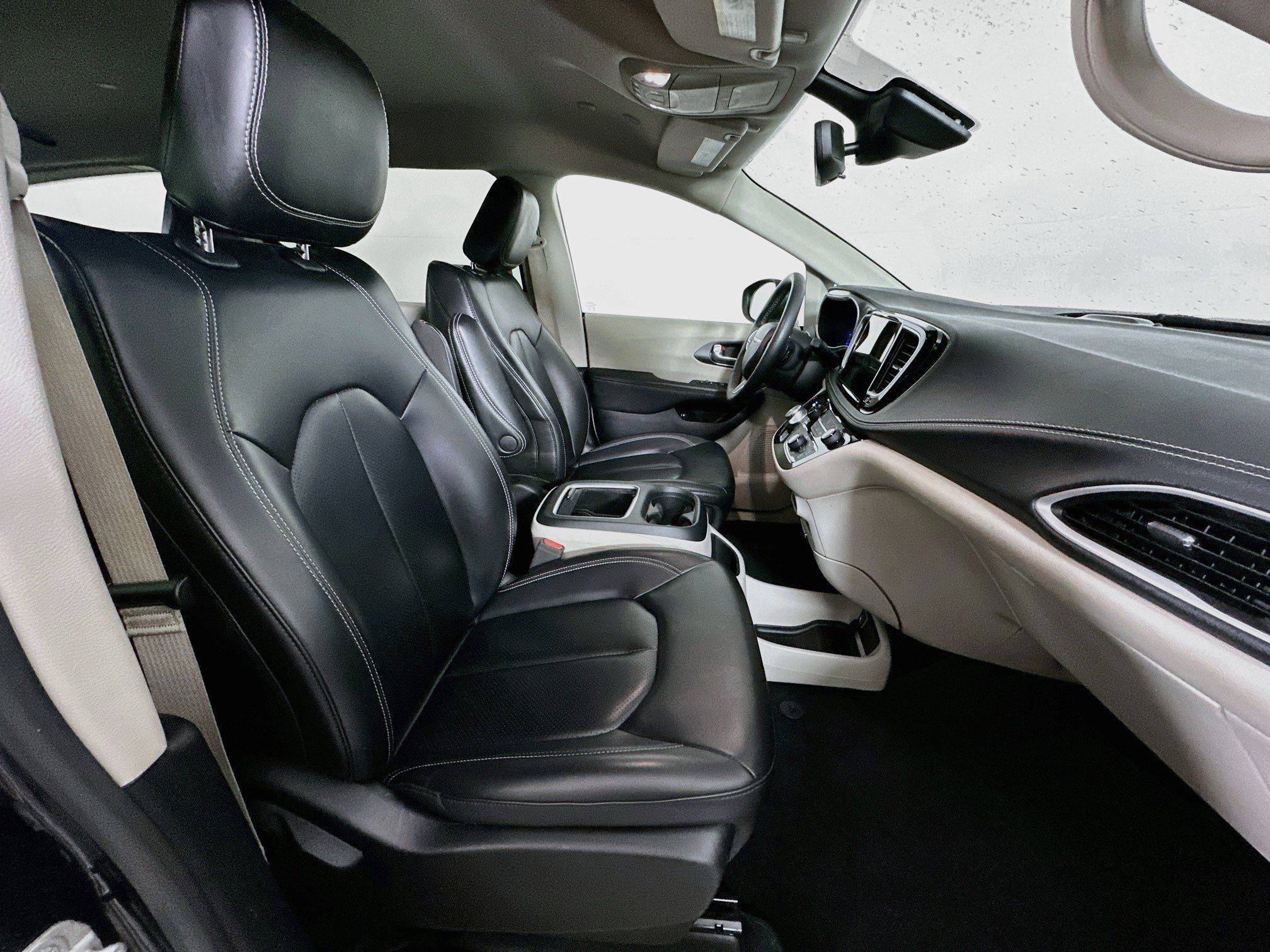 Used 2023 Chrysler Pacifica Touring-L FWD image 30