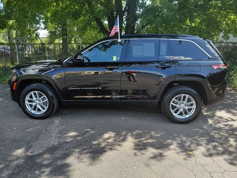 Used 2024 Jeep Grand Cherokee Laredo X AWD/4WD image 28