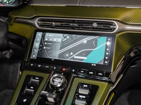 Used 2025 Aston Martin V8 Vantage Coupe image 23