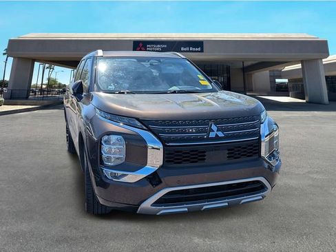 Used 2022 Mitsubishi Outlander SEL image 2