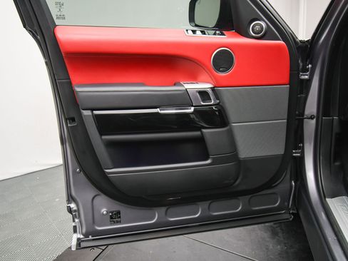 Used 2022 Land Rover Range Rover Sport SVR image 43