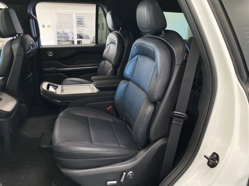 Used 2025 Lincoln Navigator Reserve w/ Jet Appearance Package image 12