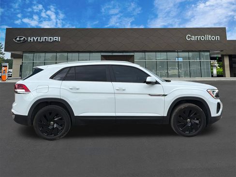 Used 2024 Volkswagen Atlas Cross Sport SE FWD image 4