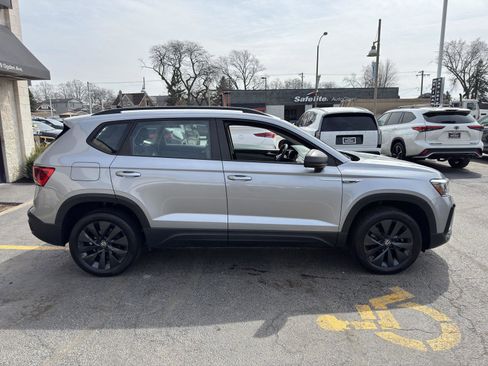 Used 2022 Volkswagen Taos S image 11