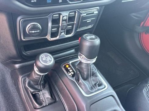 Certified 2025 Jeep Wrangler Unlimited Sahara w/ Safety Group AWD/4WD image 28