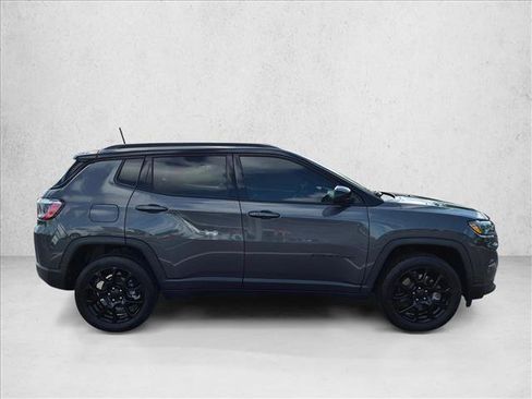 Used 2024 Jeep Compass Latitude w/ Convenience Group AWD/4WD image 4