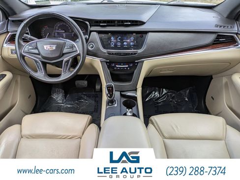 Used 2017 Cadillac XT5 Luxury w/ Driver Awareness Package FWD image 12