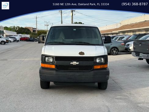 Used 2010 Chevrolet Express 2500 Extended image 2
