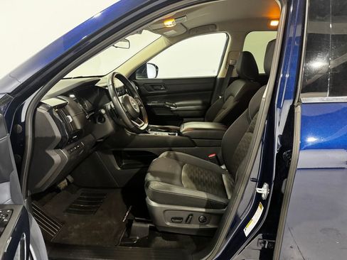 Used 2025 Nissan Pathfinder SV AWD/4WD image 14