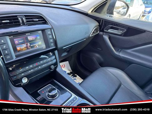 Used 2017 Jaguar F-PACE 20d Sport Utility 4D image 16