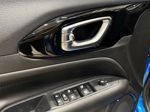 New 2025 Jeep Compass Latitude w/ Sun & Sound Group image 22