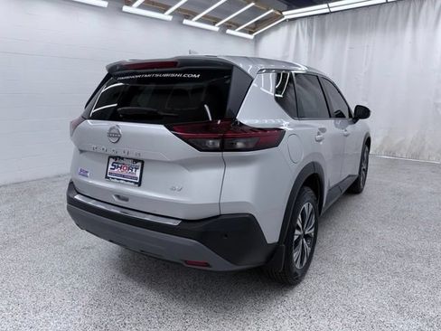 Used 2022 Nissan Rogue SV FWD image 2