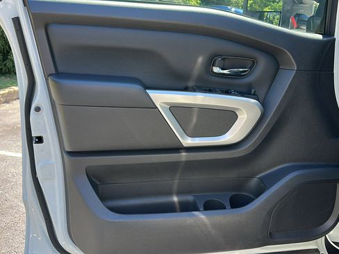 Used 2024 Nissan Titan SV w/ SV Convenience Package image 14