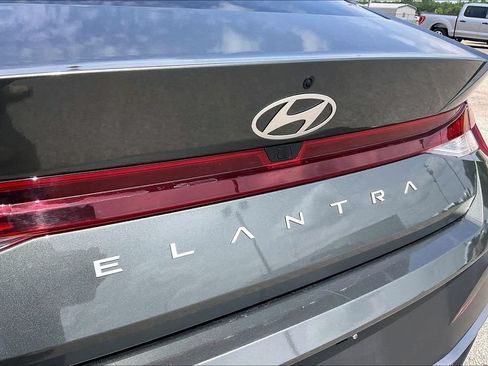 Used 2024 Hyundai Elantra SEL FWD image 25