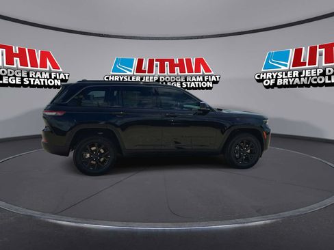 New 2026 Jeep Grand Cherokee Altitude RWD image 9