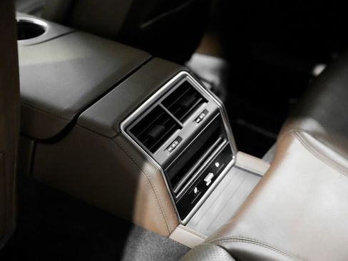 Used 2018 Porsche Panamera Turbo image 30