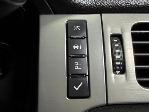 Used 2012 Chevrolet Avalanche LS AWD/4WD image 30