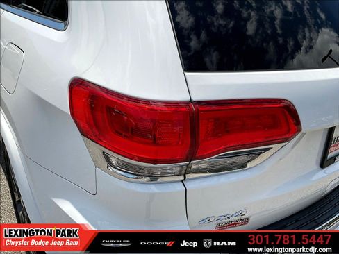 Used 2017 Jeep Grand Cherokee Overland AWD/4WD image 23