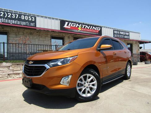 Used 2018 Chevrolet Equinox LT w/ Sun & Infotainment Package FWD image 1