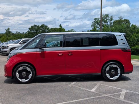 Used 2025 Volkswagen ID. Buzz Pro S Plus RWD image 6