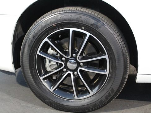 Used 2019 Dodge Grand Caravan SE FWD image 35