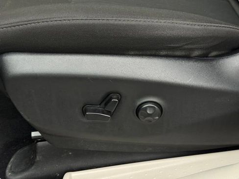 Used 2024 Chrysler Voyager LX FWD image 14