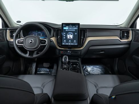 New 2026 Volvo XC60 B5 Plus w/ Climate Package image 15