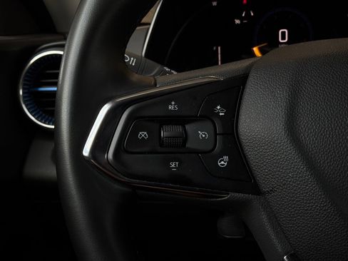 Used 2025 Chevrolet Trax LT w/ LT Convenience Package FWD image 33