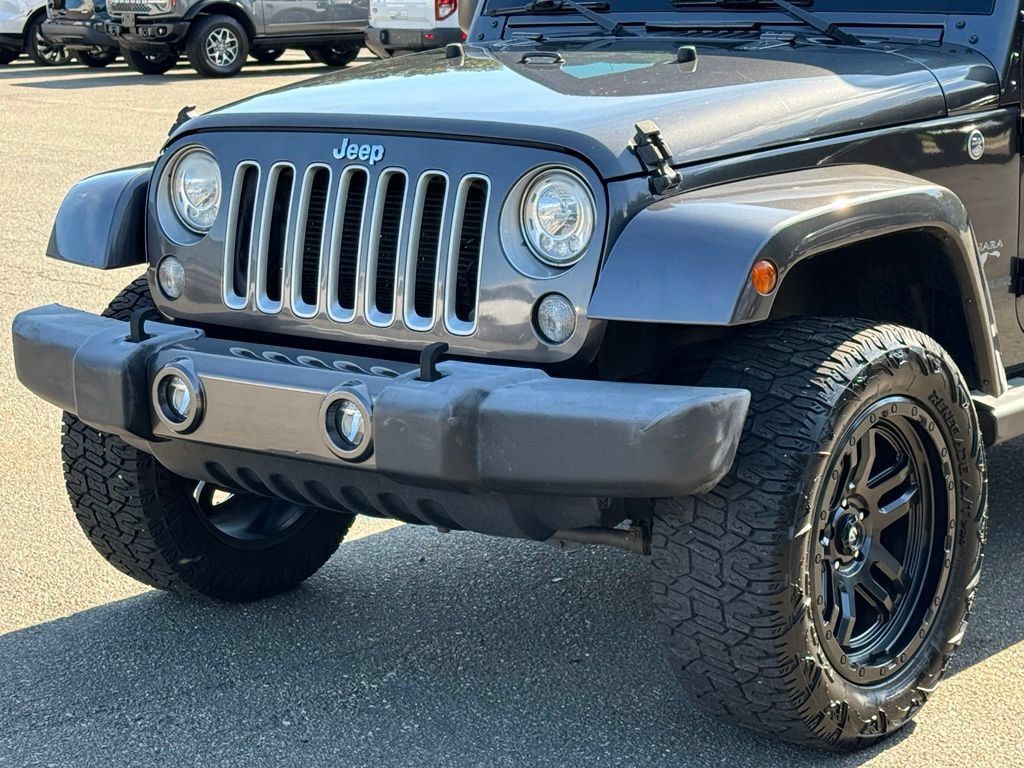 Used 2017 Jeep Wrangler Unlimited Sahara w/ Connectivity Group AWD/4WD image 30