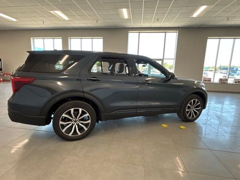 Used 2022 Ford Explorer ST image 2