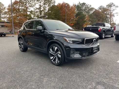 Used 2024 Volvo XC40 B5 Plus w/ Protection Package Premier image 4