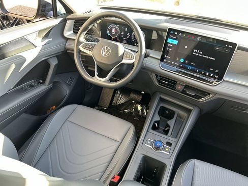 New 2026 Volkswagen Tiguan SE AWD/4WD image 10