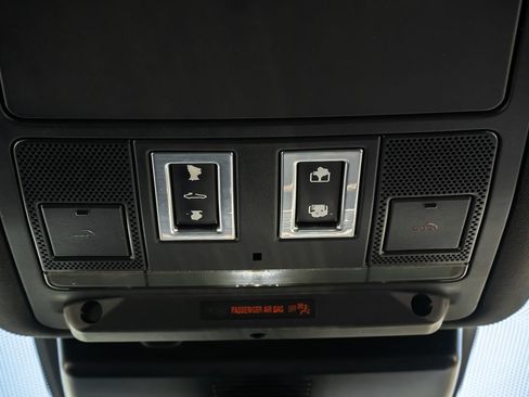 Used 2018 Jaguar XE S RWD image 18