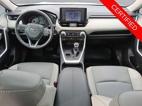 Used 2021 Toyota RAV4 XLE Premium image 10