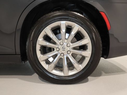 Used 2018 Chrysler 300 Limited w/ Safetytec Plus Group AWD/4WD image 20