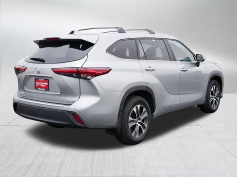 Certified 2023 Toyota Highlander XLE image 7