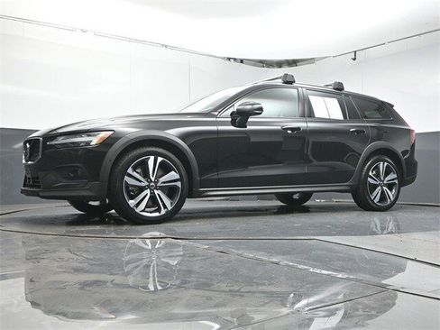 Used 2023 Volvo V60 B5 Cross Country Plus w/ Climate Package AWD/4WD image 35
