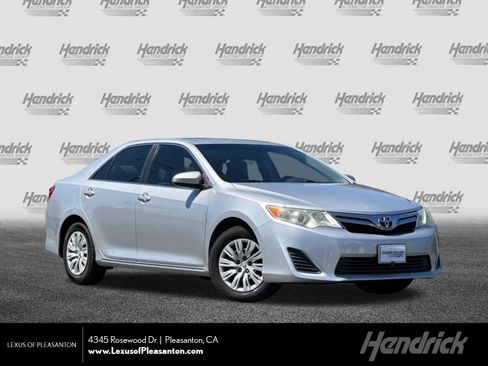 Used 2012 Toyota Camry LE FWD image 1