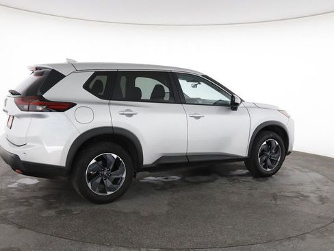 Used 2025 Nissan Rogue SV FWD image 13