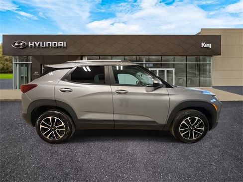 Used 2025 Chevrolet TrailBlazer LT image 4