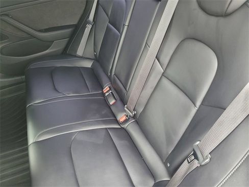 Used 2018 Tesla Model 3 Long Range image 13