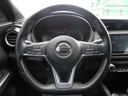 Used 2018 Nissan Kicks SR FWD image 15