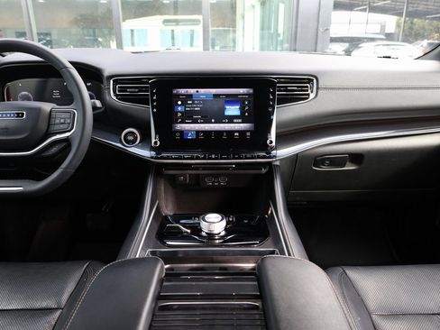 Used 2023 Jeep Wagoneer 4WD image 28