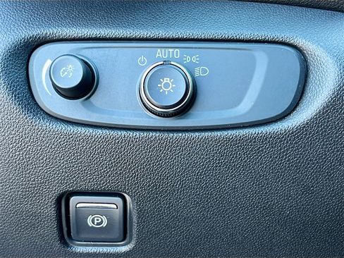 Used 2019 Chevrolet Blazer Premier w/ Sun and Wheels Package image 10