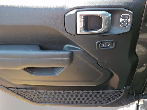 Used 2025 Jeep Gladiator Sport AWD/4WD image 10