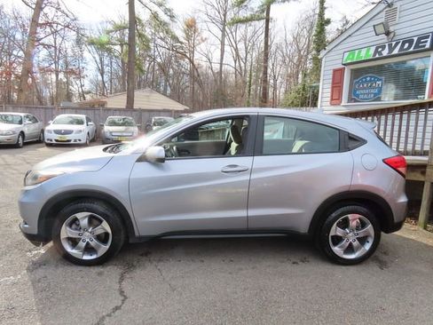 Used 2018 Honda HR-V LX image 9
