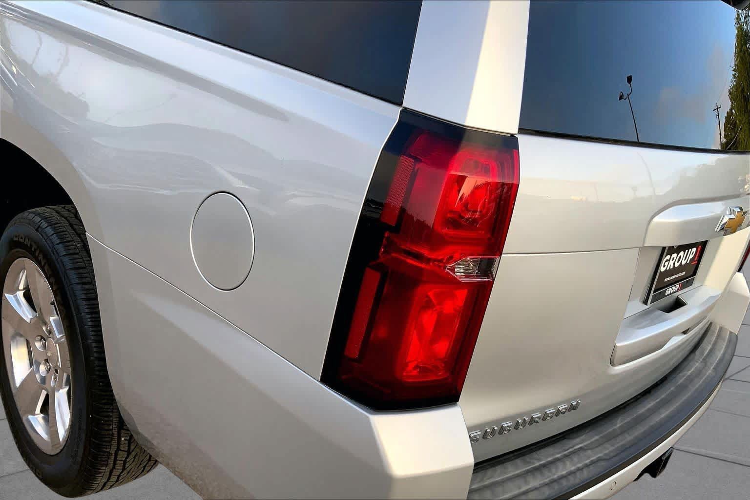 Used 2015 Chevrolet Suburban LS RWD image 28