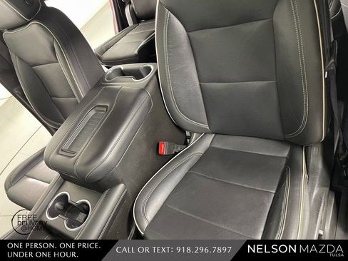 Used 2021 GMC Yukon SLT w/ SLT Premium Package image 23